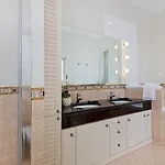 Oriana Relais Couette-café 4*